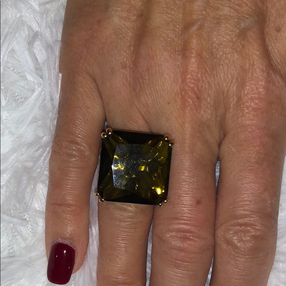 Jewelry - 💍Women’s ring  green stone